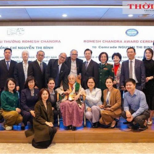 Trao Giải Thưởng Hòa Bình Romesh Chandra Cho Bà Nguyễn Thị Bình Và Ông Uông Chu Lưu